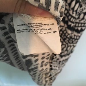 Old Navy Tops - Flowy Boho Halter Camisole Geometric Print Old Navy Tops - Flowy Boho Halter Camisole Geometric Print